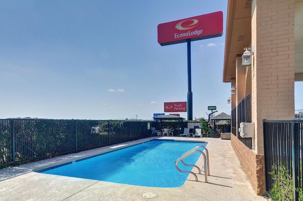 Отель Super 8 By Wyndham Decatur Texas Экстерьер фото