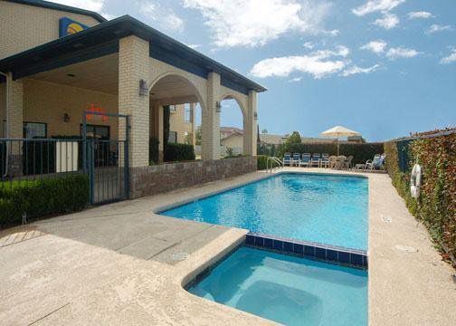 Отель Super 8 By Wyndham Decatur Texas Удобства фото